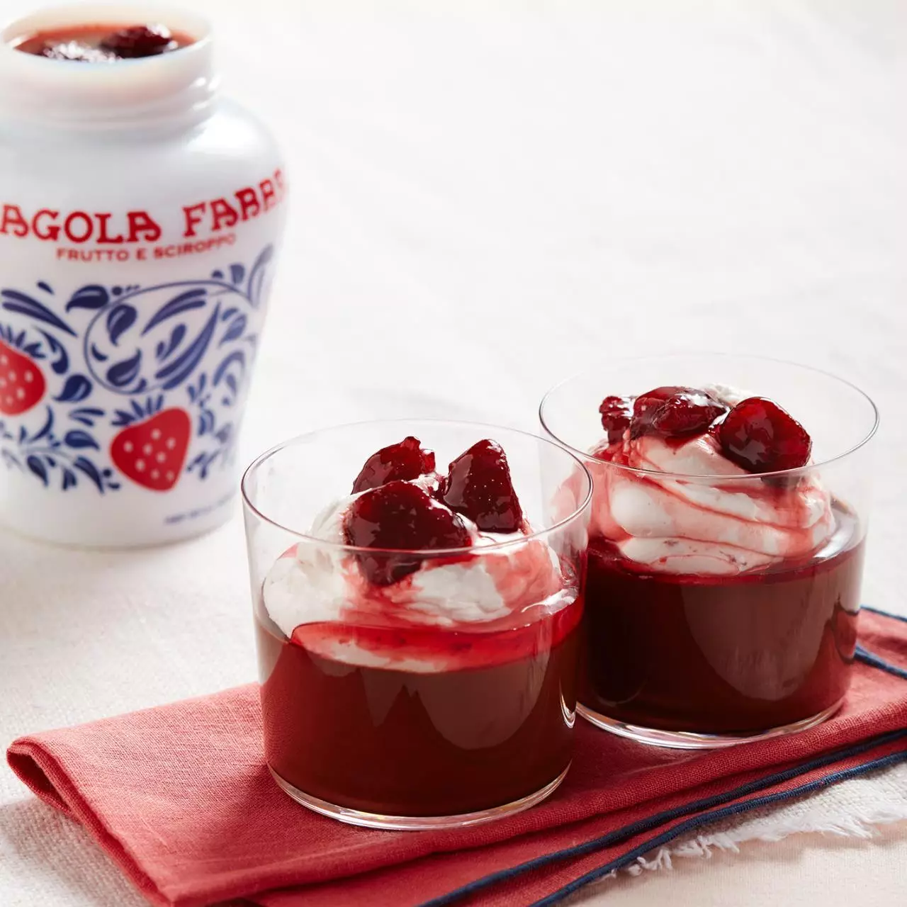 Pudim de Chocolate com Morangos Fabbri